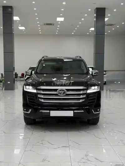 Toyota Land Cruiser 2024 LC300 9000 км черный