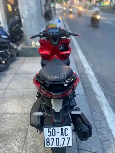Honda Vario 160 2023 красный, состояние 90%
