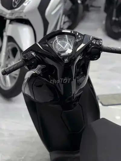 Honda Lead 125 4val черного цвета