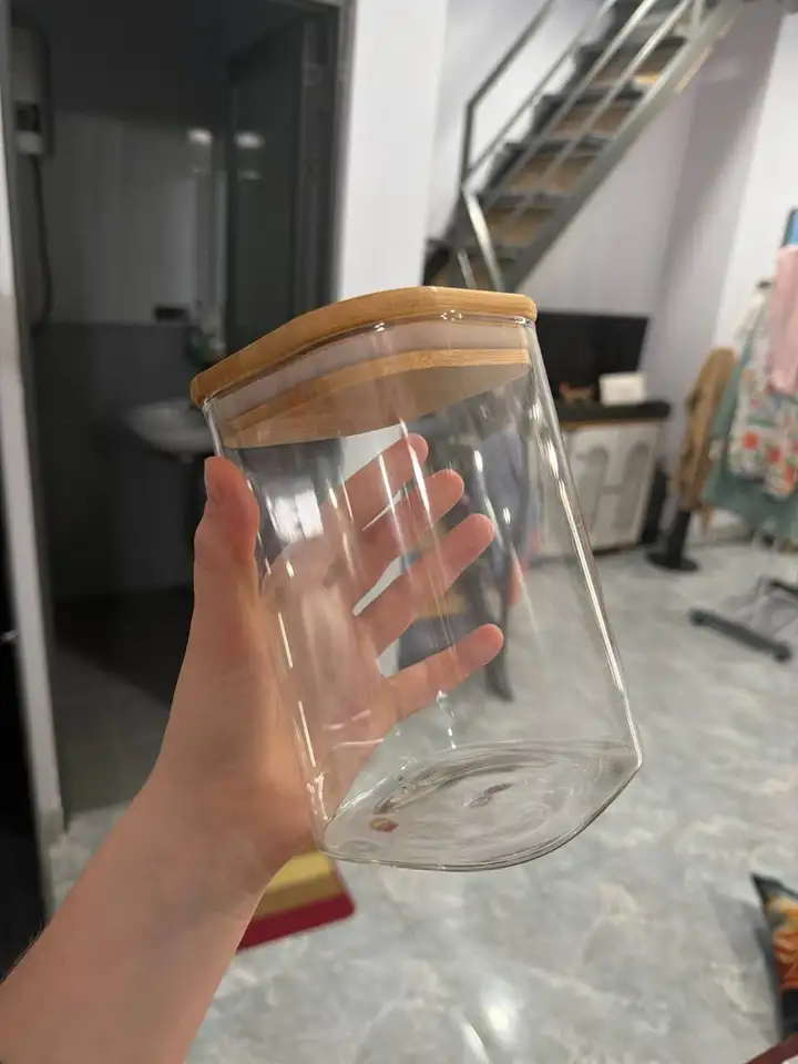 Стеклянные банки с крышками