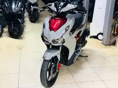 ПРОЦВЕТАЮЩИЙ МОТОЦИКЛ-HONDA AIR BLADE 125 СЕРЫЙ КРАСНЫЙ СПОРТ