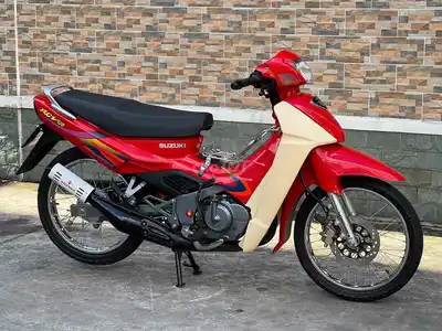 Suzuki RGV 120 Красный