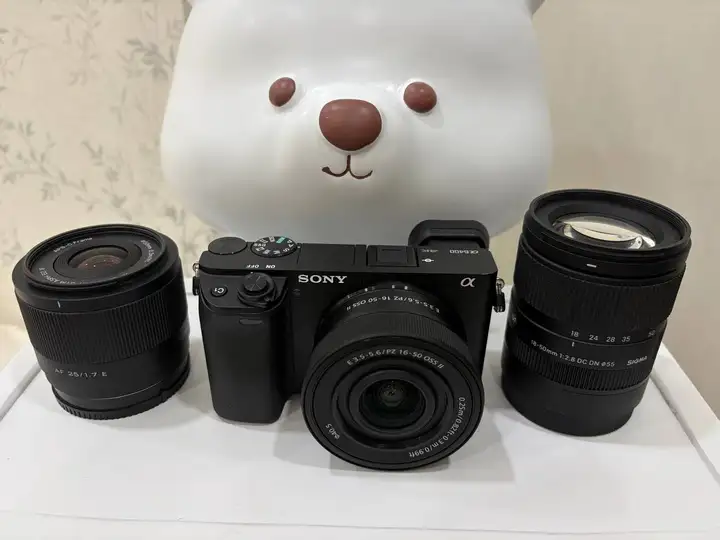 Sony A6400 + Sigma 18-50mm F2.8 + Viltrox 25mm F1.7