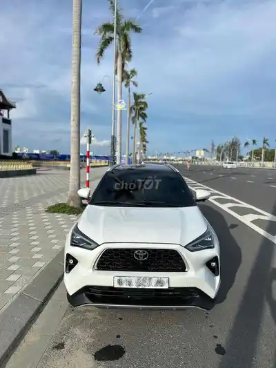 Toyota Yaris Cross HEV 2023 белый, гибридная версия