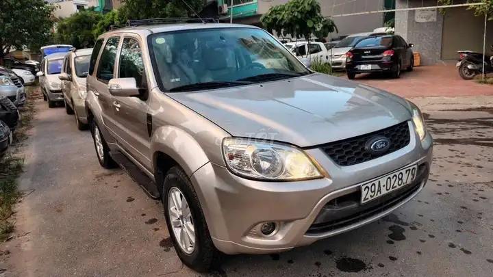 Ford Escape 2011, автомат, песочно-желтый