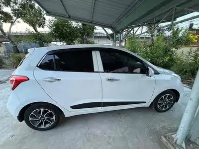 Hyundai I10 1.2 MT полная комплектация, белый, 70000 км