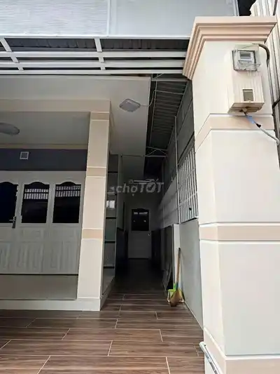 Дом в переулке для авто, большая площадь, 4 спальни рядом с перекрёстком Bình Phước