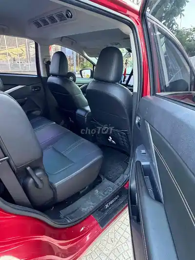 Mitsubishi Xpander Premium, 7 мест, красный