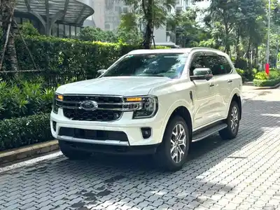 Ford Everest Titanium 2024 – 7.500 км, белый