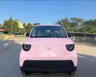 Розовый электромобиль Vinfast VF 2, очень хорошая цена