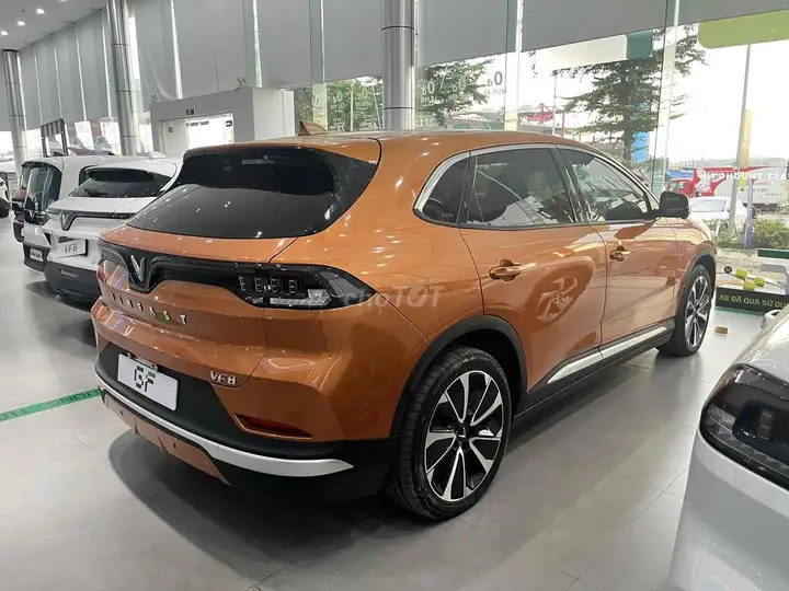 VinFast VF8 Plus 2023 оранжево-желтый 19000 км (б/у)