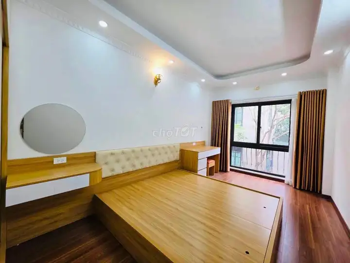 Bán nhà mới 45m² Phố Trạm, ô tô đỗ cửa, gần AEON