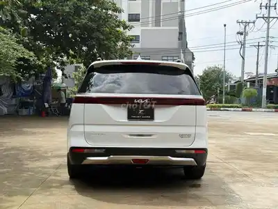 KIA Carnival Signature 2023 7-местный белый 77 000 км