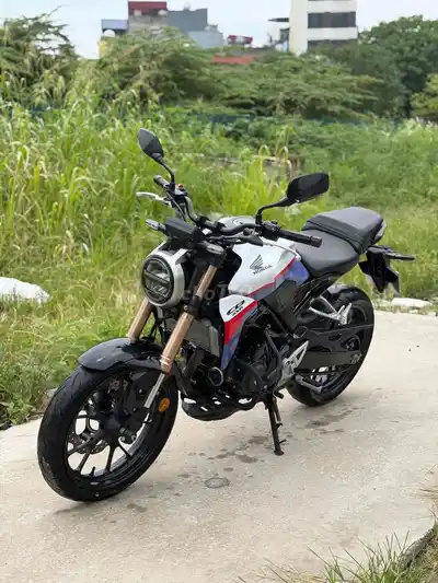 Honda CB300R 2011 11.000 км бело-красно-синий
