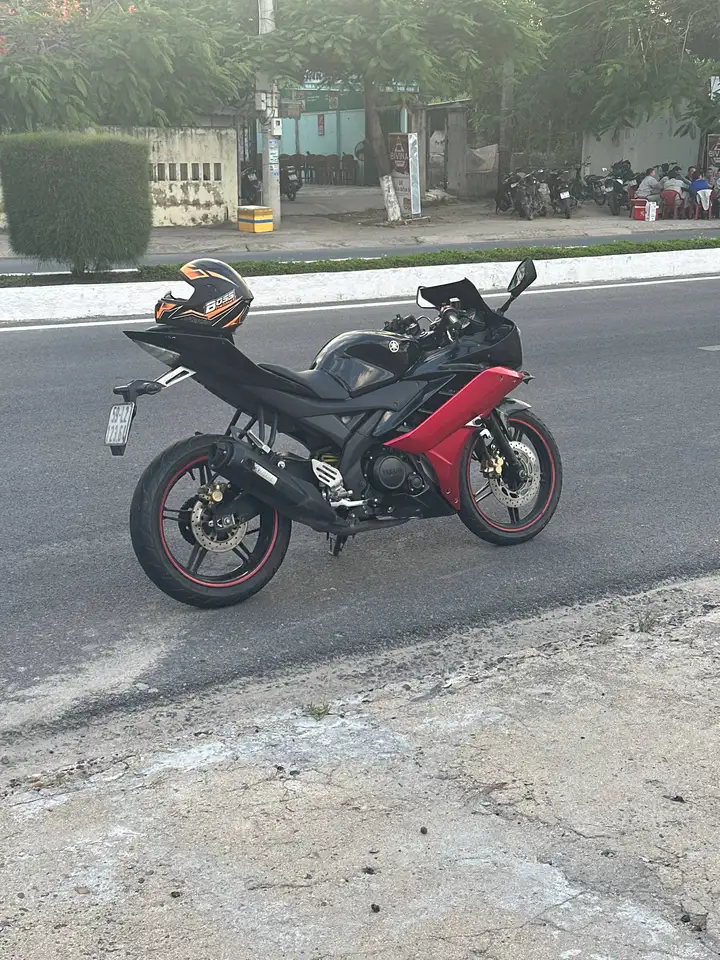 Yamaha R15 V2