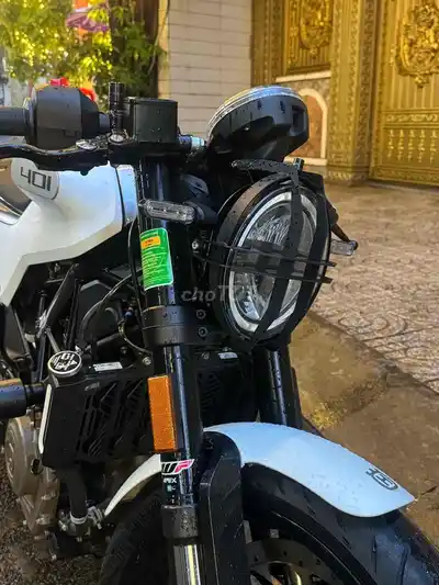 Husqvarna Vitpilen 401 4600 км, белый