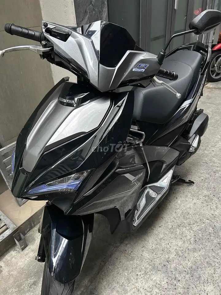 Honda Airblade 125cc 2018, черный-серый, пробег 24610 км, состояние 90%