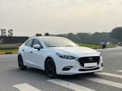 Mazda M3 2018 белый 89 000 км