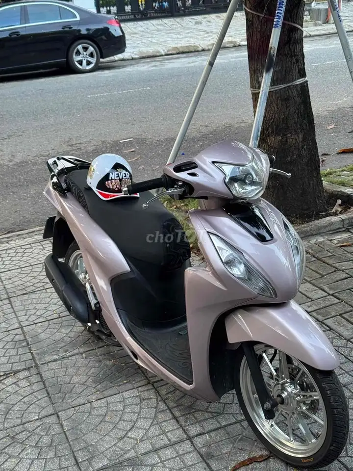 Honda Vision красная