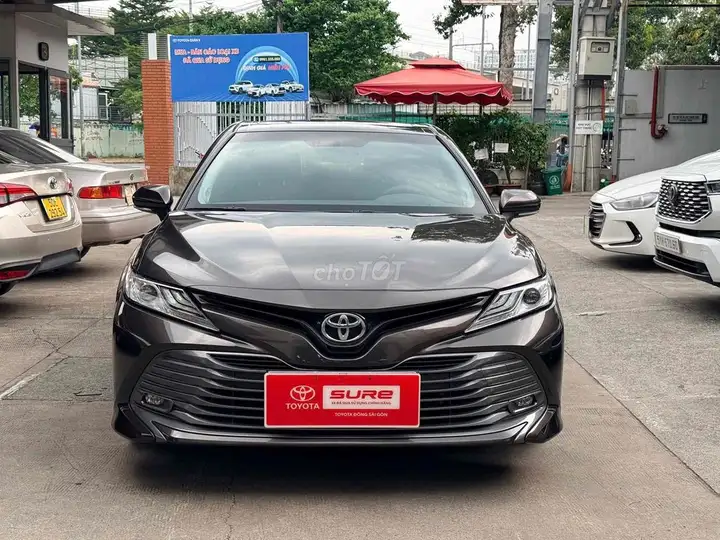 Toyota Camry 2.5Q 2021, минимальный пробег, семейный автомобиль