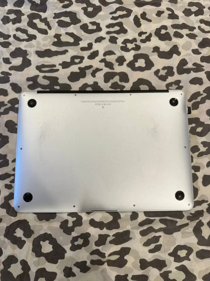 MacBook Air 13" (A1466)