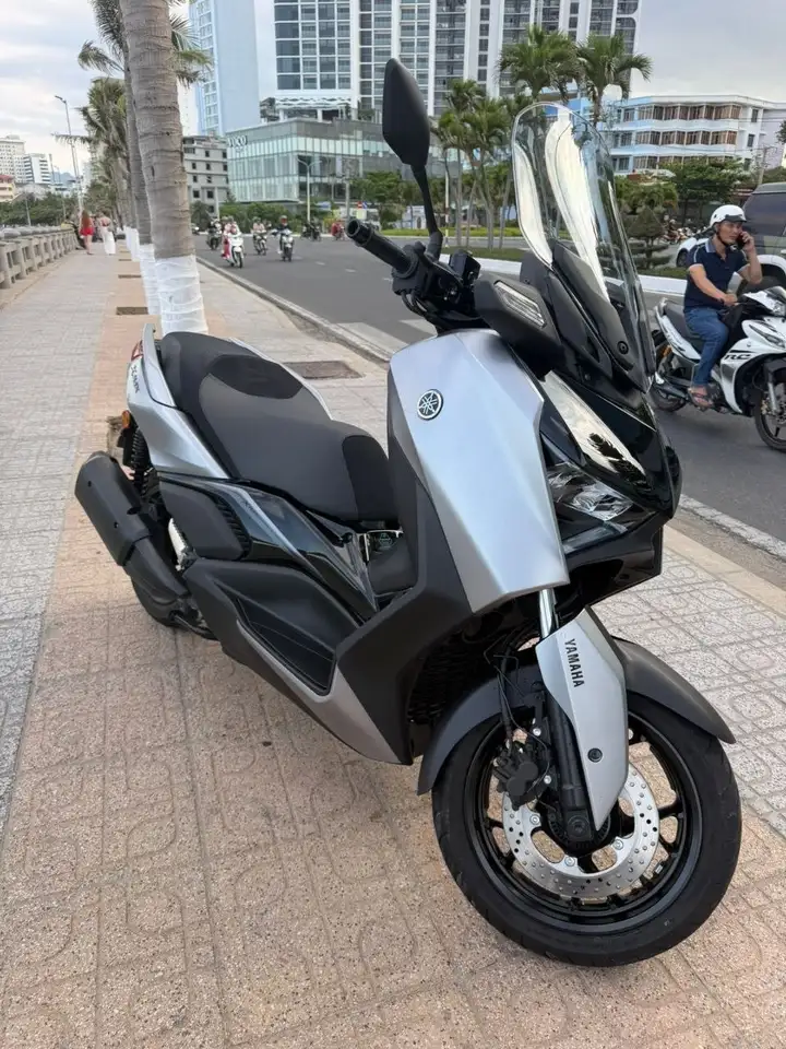 Yamaha XMAX 300