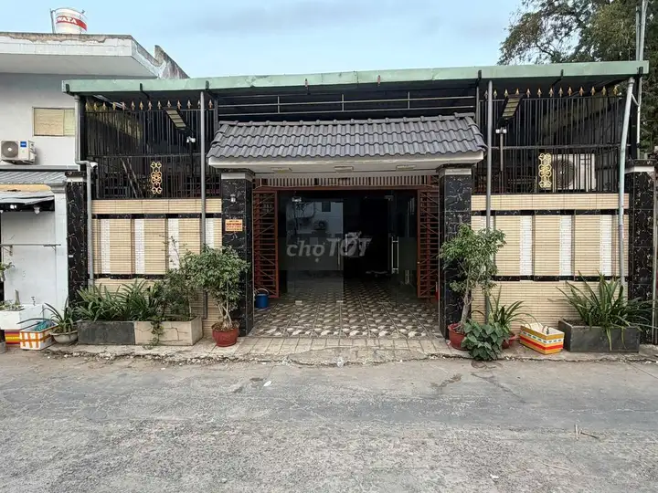 Дом на главном шоссе Tỉnh Lộ 10, район Bình Trị Đông, округ Bình Tân