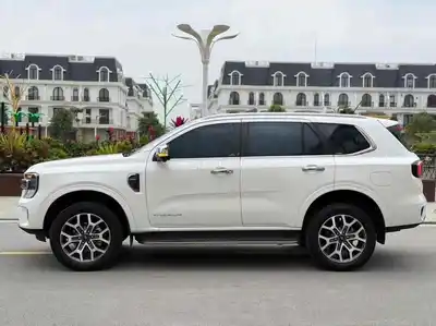 Ford Everest Titanium 2023 Белый 90 тыс. км