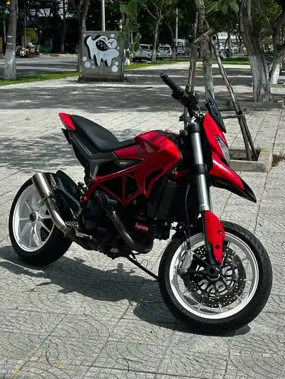 Ducati Hypermotard 821