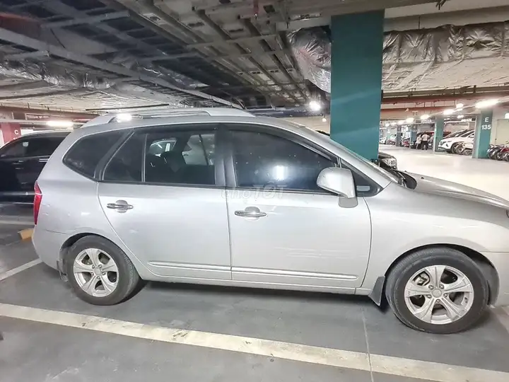 Kia Carens 2.0 MT 2016 механика серебристый