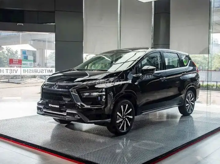 Mitsubishi Xpander 7 мест, черный