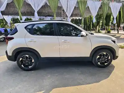 Kia New Sonet 2024 Luxury 1.5 AT 27 тыс. км белая