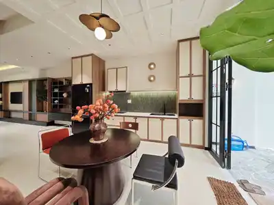 Дом 3 этажа 3 спальни 4 санузла 100 м²
