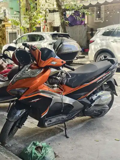 Honda Air Blade 2016 оранжево-черный 70 тыс. км