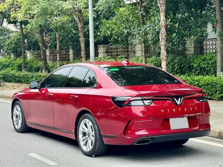 VinFast LUX A 2021 красный Вьетнам