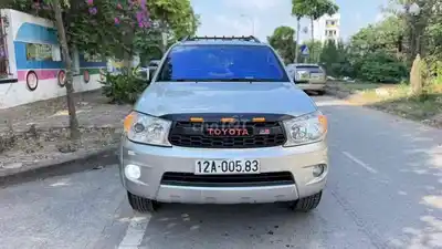 Toyota Fortuner 2012 механика дизель серебристый
