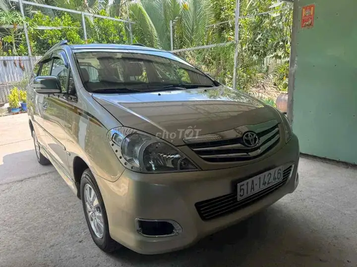 Toyota Innova 2008 Автомат 81000 км Песочный