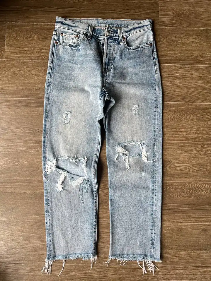 Рубашка US POLO ASSN, платье H&M, джинсы Levi's, купальники ROXI, роликовый массажер