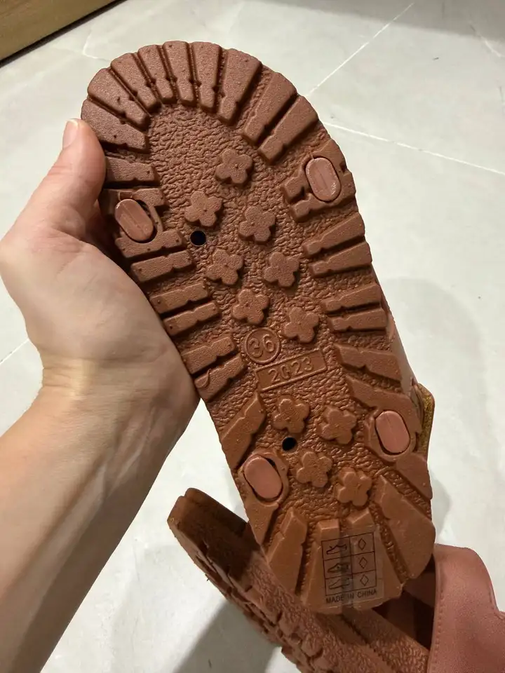 Сандали новые