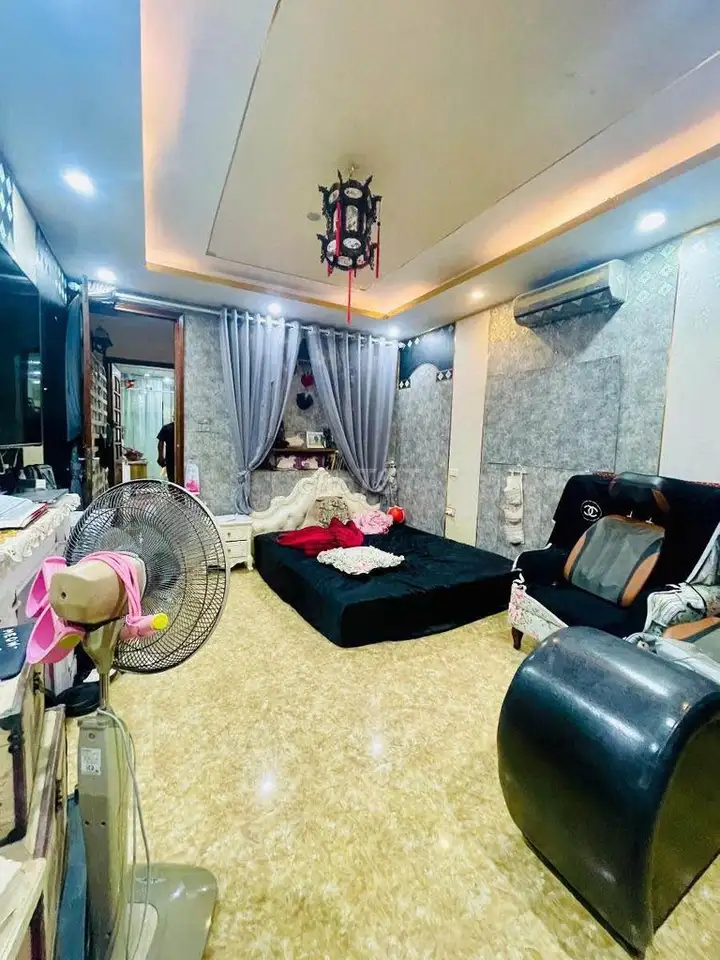 Дом в переулке 641 Ким Нгу, Хай Ба Trung, 36м2, 5 этажей, авто у двери