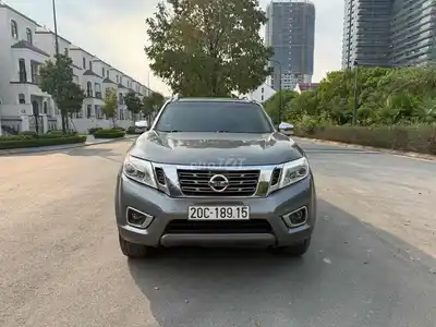 Nissan Navara 2015 VL 2.5 AT серый