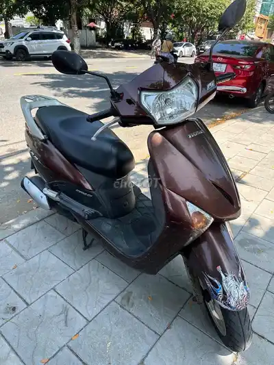 Honda Lead Fi с оригинальным кольцом.