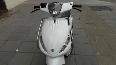 Piaggio Zip белый женский скутер
