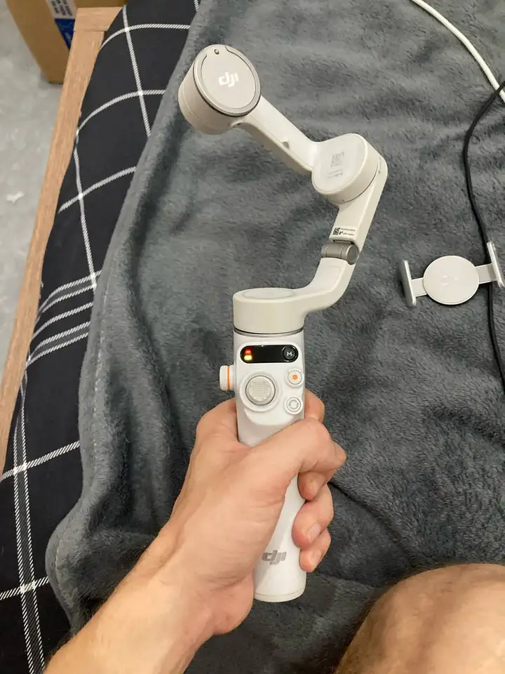 Стабилизатор DJI Osmo Mobile 6 и ручка Pelikan Souverän M400