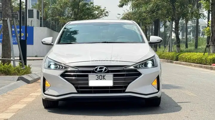 Hyundai Elantra GLS 1.6AT 2020 белый, почти новый, красивый