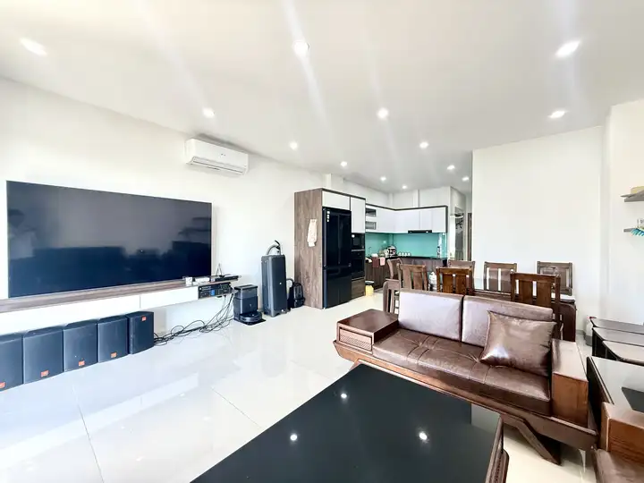 Дом с 3 спальнями, 4 этажа, лифт, 400 м²