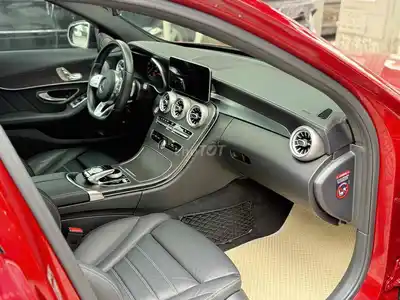 Мерседес-Бенц C300 2020 красный 50 000 км