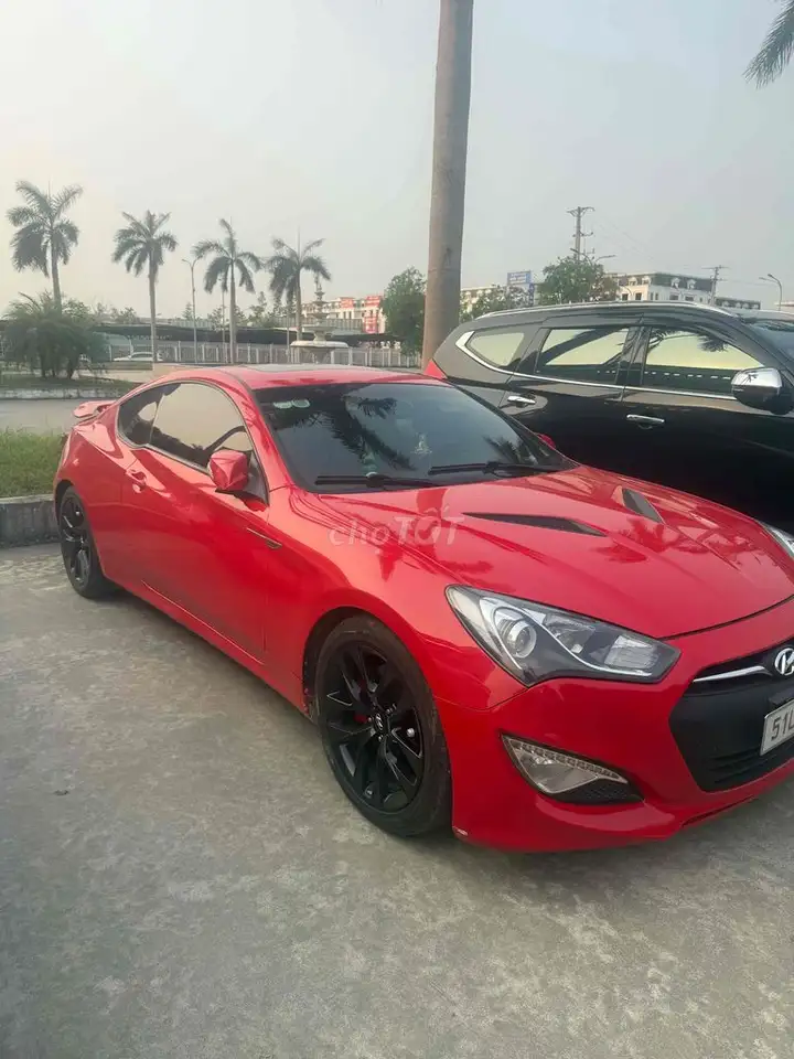 Hyundai Genesis Coupe красный, 4 места, автомат