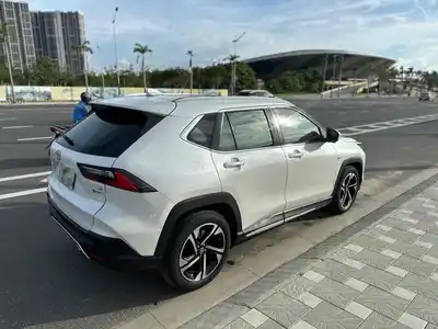 Toyota Yaris Cross HEV 2023 белый, гибридная версия