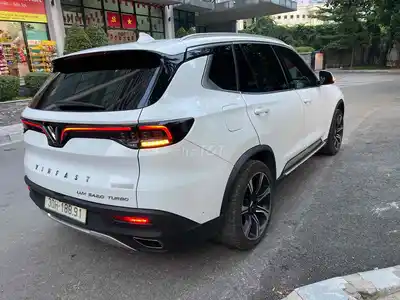 VinFast Lux SA 2.0 2021 Premium 4x4 Белый